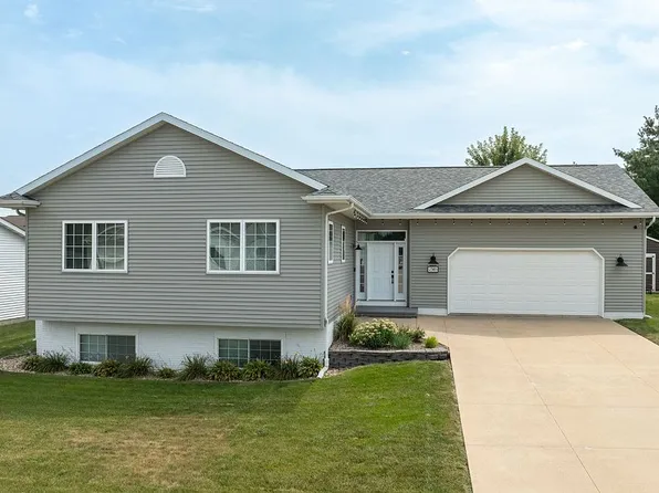 2385 Daleview Dr, Marion, IA 52302
