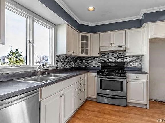 4th image of 23 W Royal Hill Dr