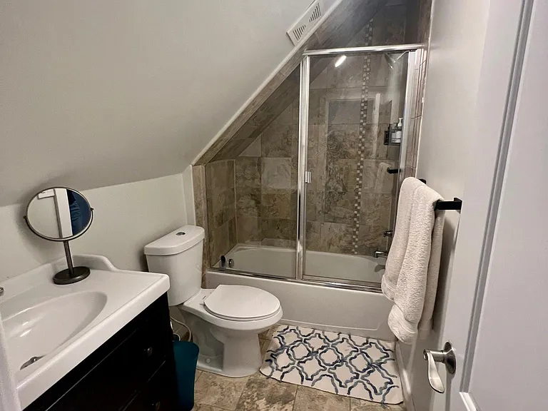 2943 N Franklin St — Photo 13