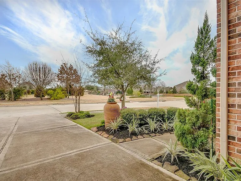 17503 Fechser Ln — Photo 35