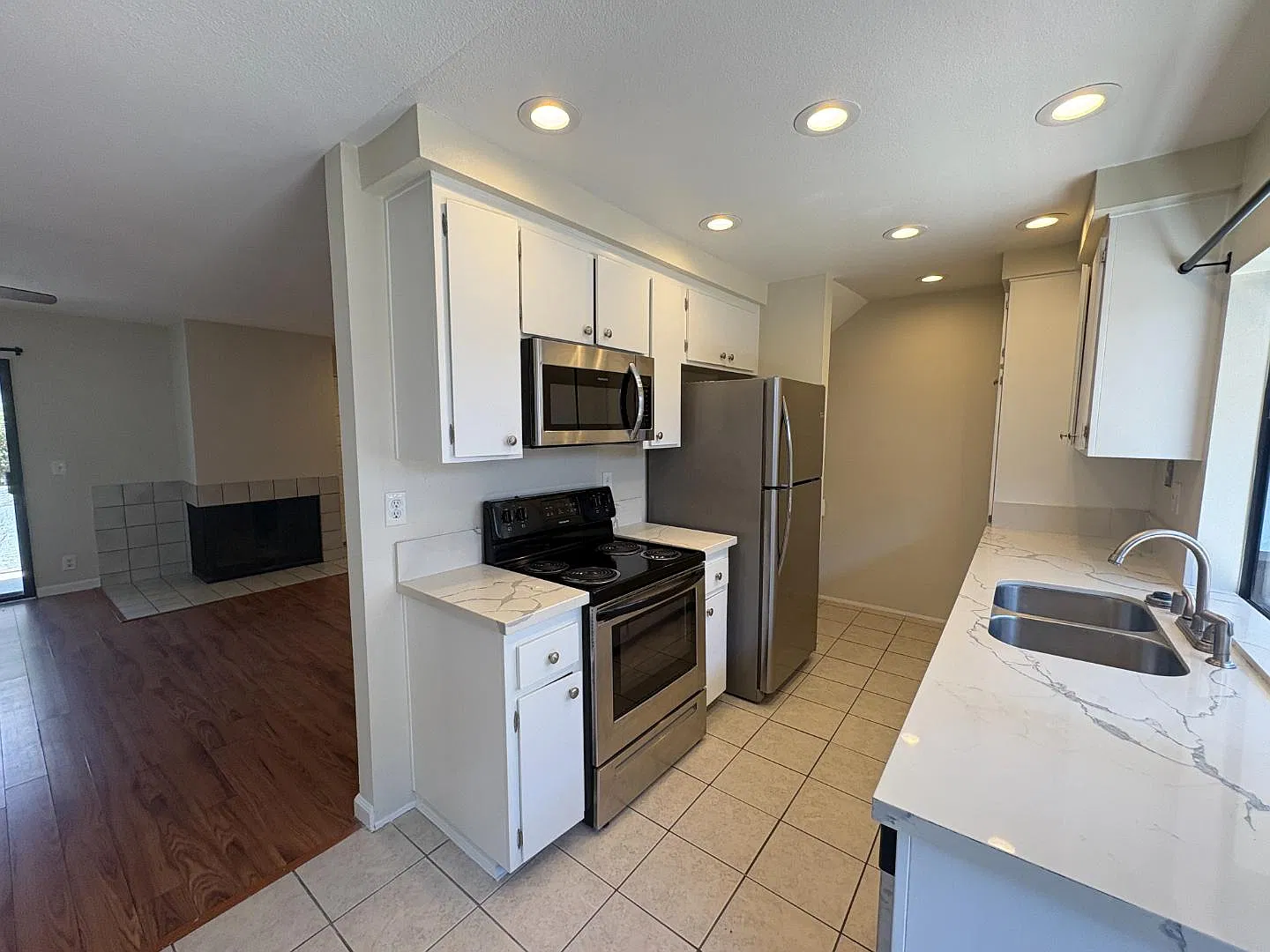 8738 Villa La Jolla Drive - Unit 10 — Photo 1
