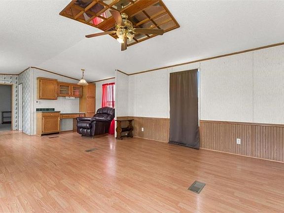 4th image of 141 S Gregory Dr