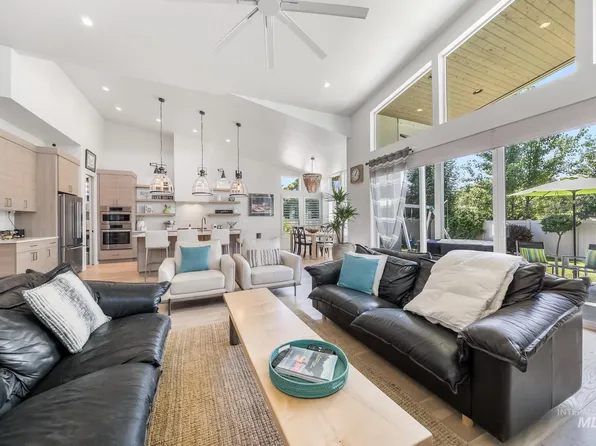 543 W Carnelian Ln, Eagle, ID 83616