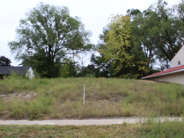 330 19th Ave SW, Rochester, MN 55902