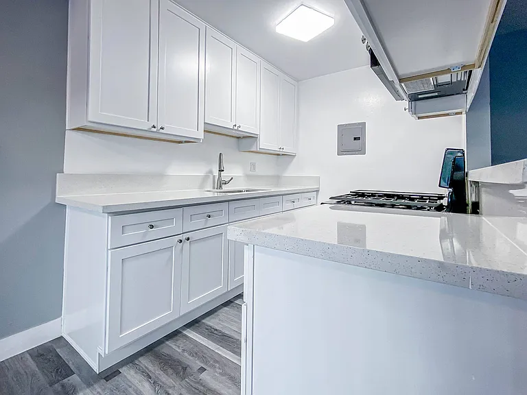 Cohasset Apartments — Photo 16