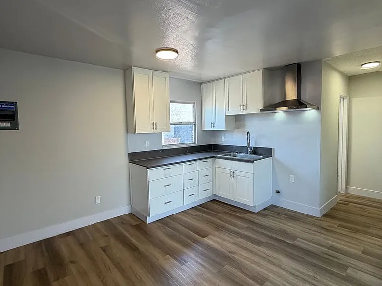 7830 S Western Ave — Photo 10