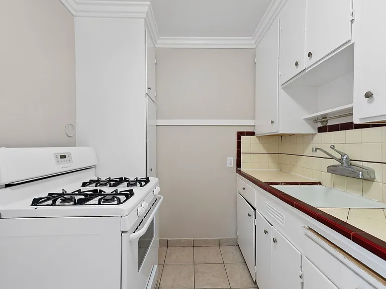 325 E William St #10 — Photo 5