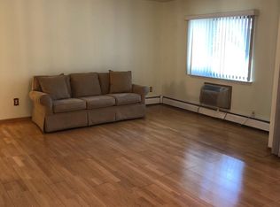 915 High Path Rd, Windsor, CT 06095