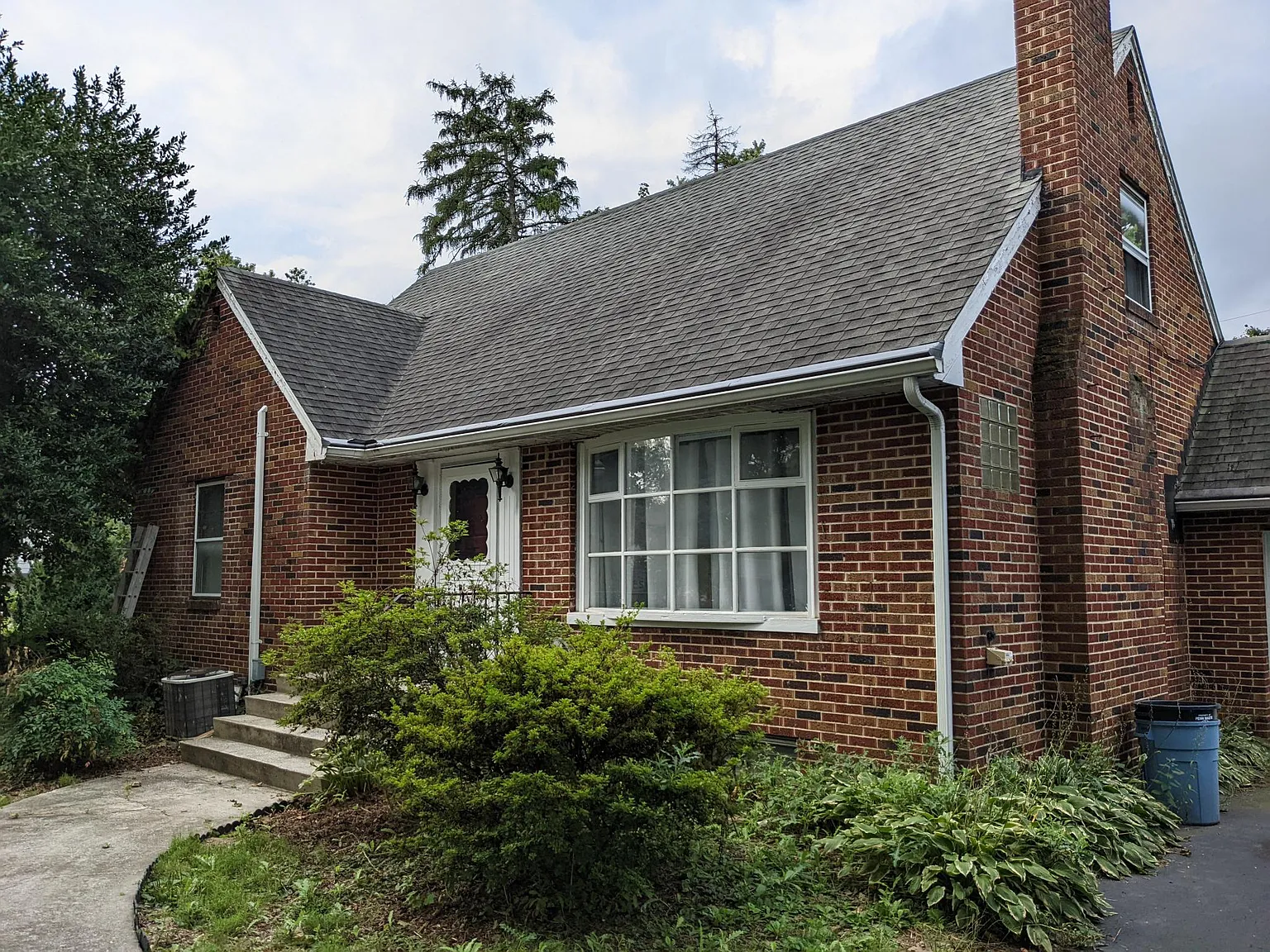 4 bed, 2.5 bath, 2238 sqft, $2,295 — Photo 3