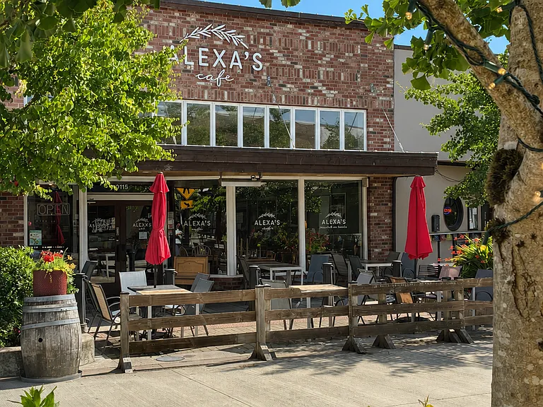 Wander over to the 4.5+ star restaurants and pubs on Bethell's old-town main street. 11-minute walk.