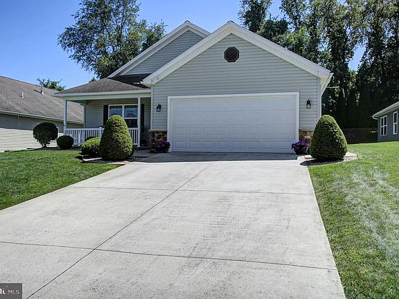3rd image of 13 Colonial Ct