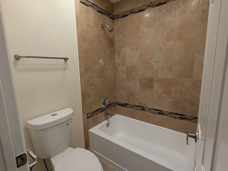 1110 W Blaine St #101 — Photo 5