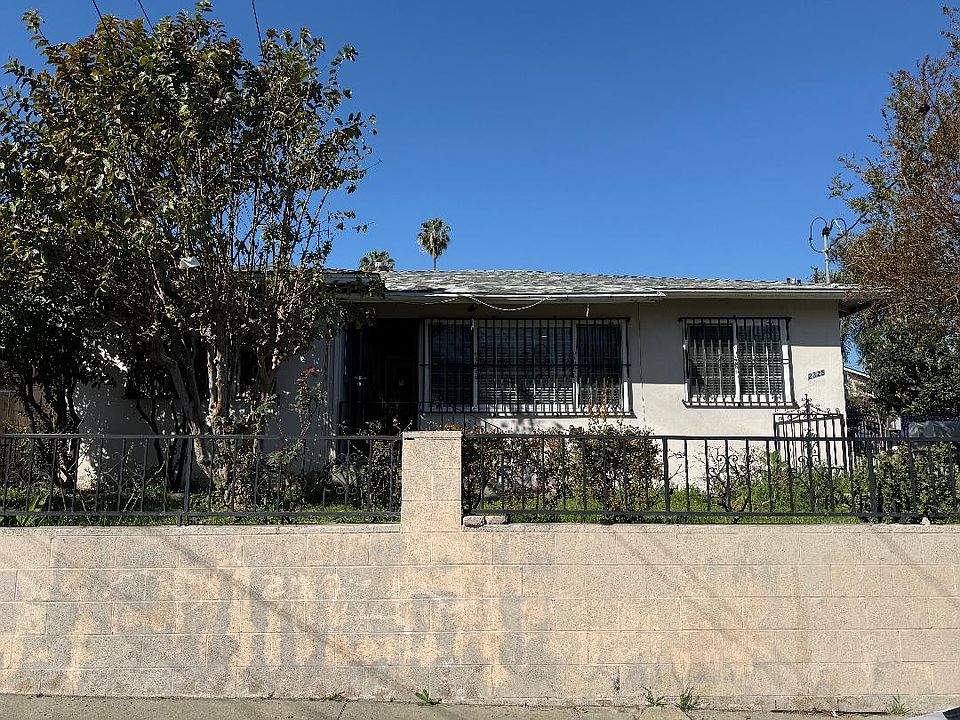 1st image of 2325 Kelburn Ave