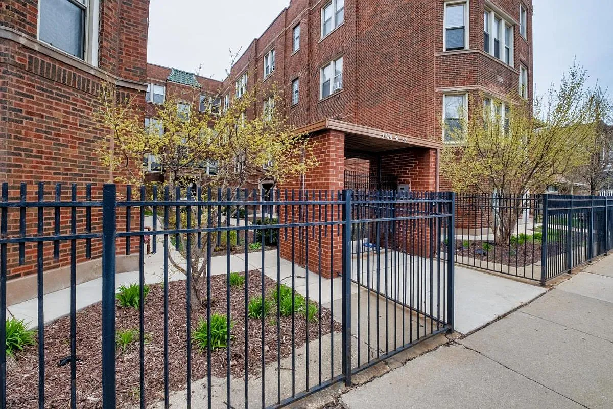 2 bed, 1.0 bath, $1,595 — Photo 2