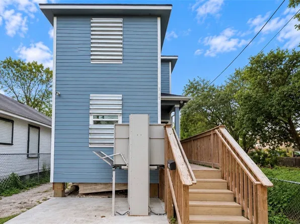 716 Illinois St, Robstown, TX 78380