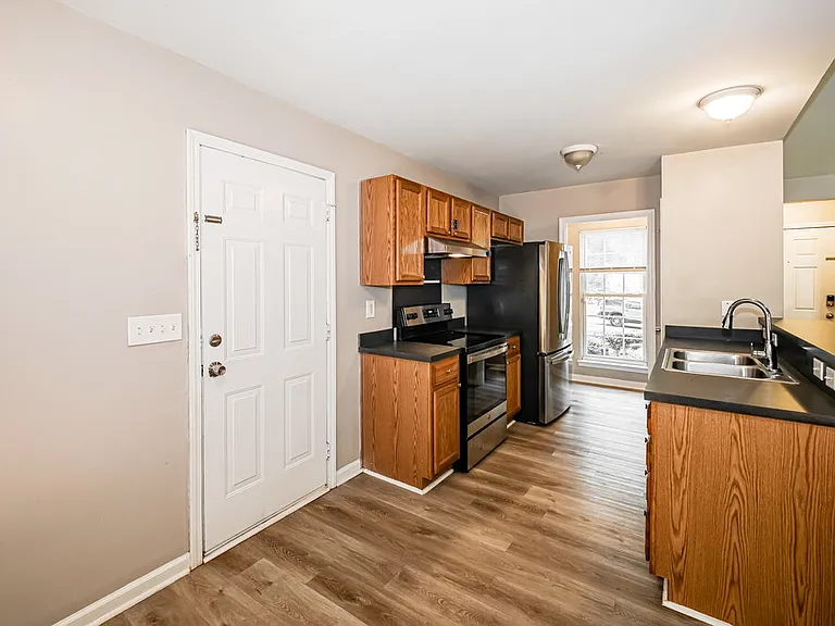 5833 Lawnmeadow Dr — Photo 7