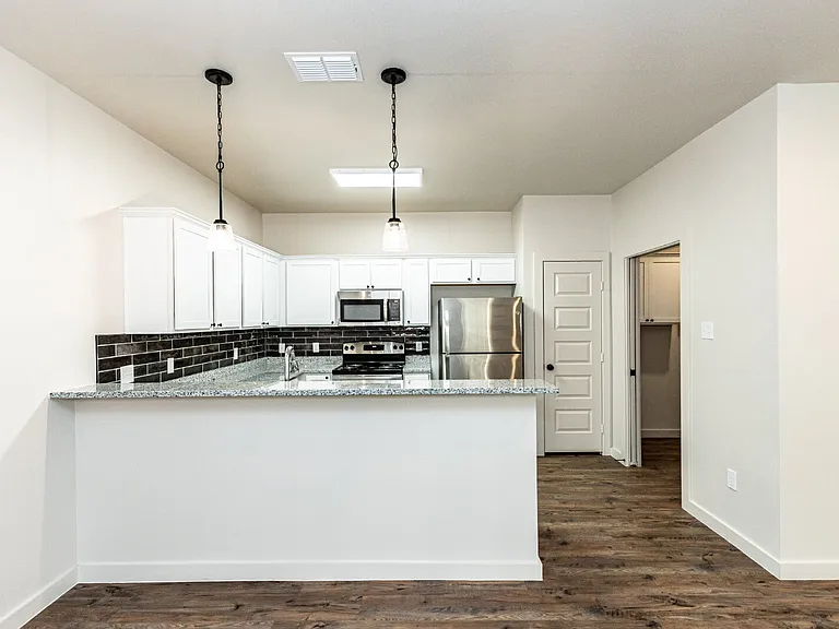 1008 N 7th St — Photo 14