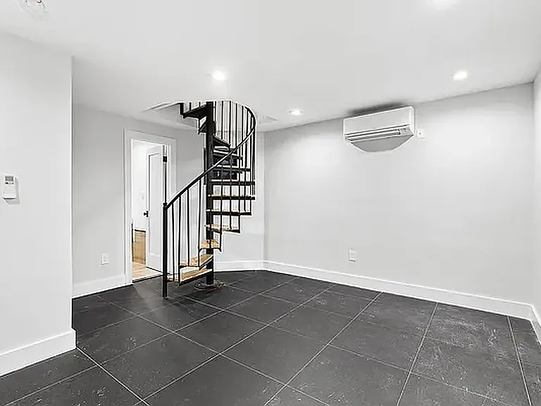 677 Vanderbilt Ave #3B — Photo 6