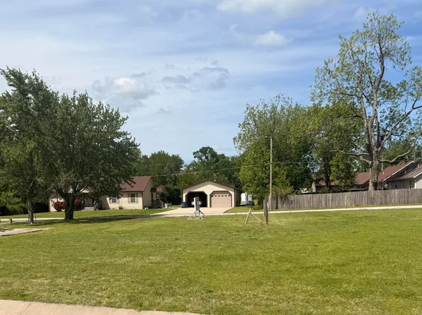 2304 Iron Gates Rd, Joplin, MO 64804