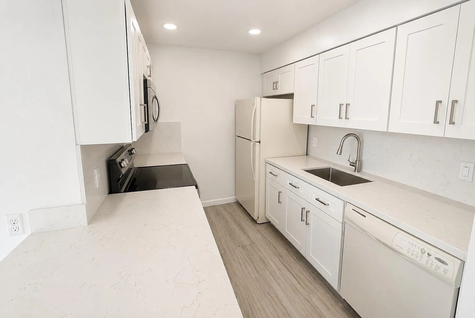 2 bed, 2.0 bath, 770 sqft, $2,200 — Photo 4