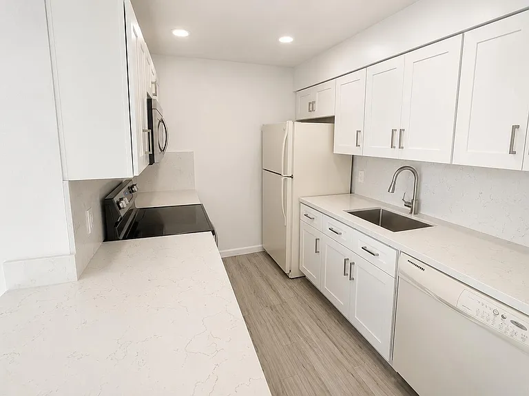 612 Executive Center Dr #207 — Photo 4