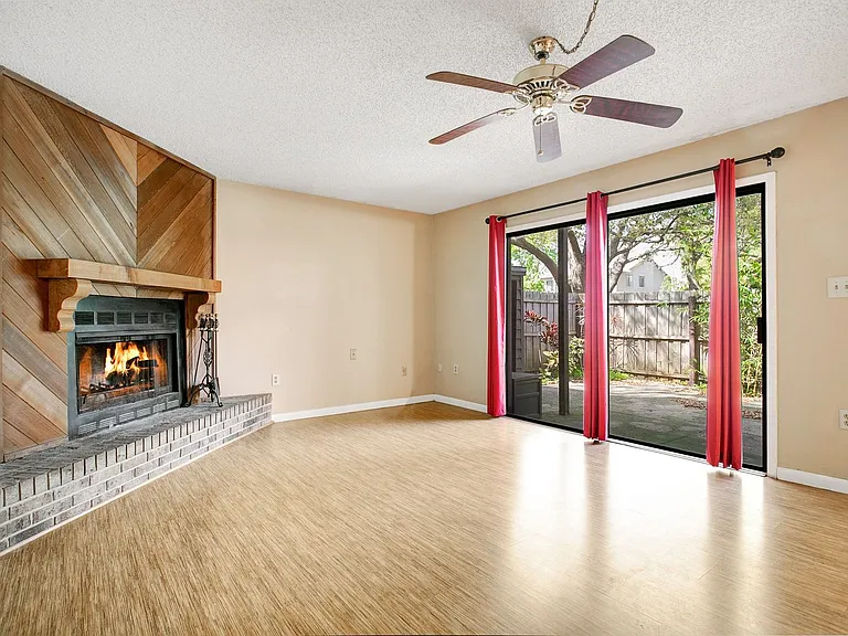 611 Olympic Dr #B-4 — Photo 2