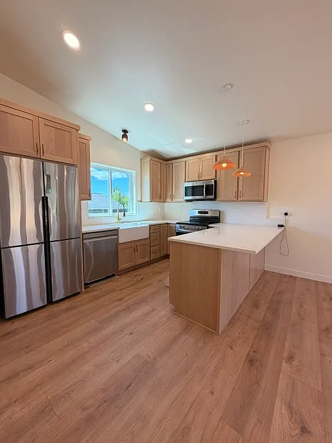 Building Photo - 575 NE Olney Ave #2