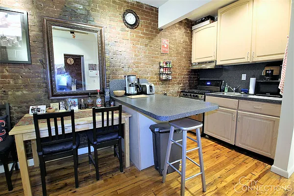 Rented by City Connections Realty | media 7