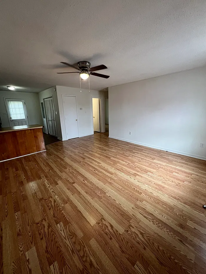 2 bed, 1.0 bath, 785 sqft, $825 — Photo 2