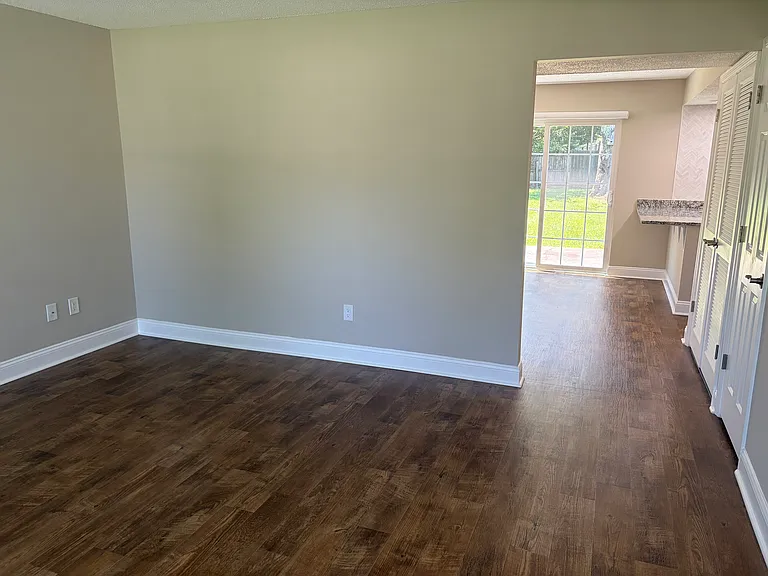 8724 Shoreham Blvd — Photo 3