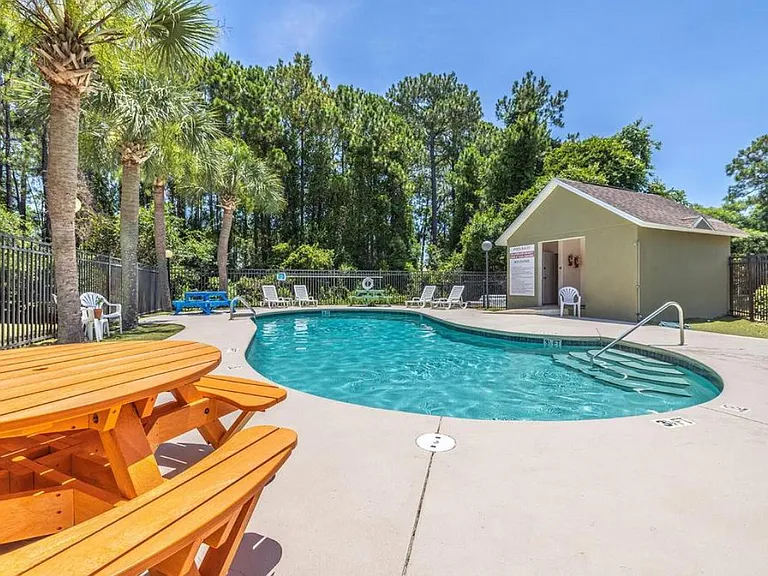 Community pool