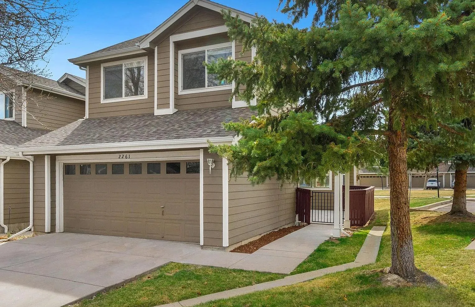 3 bed, 2.5 bath, 2220 sqft, $2,850 — Photo 2