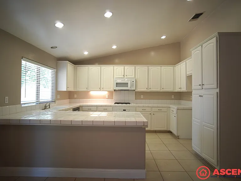 12708 Beechfield Dr — Photo 6