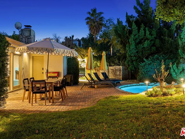 1133 Somera Rd — Photo 34