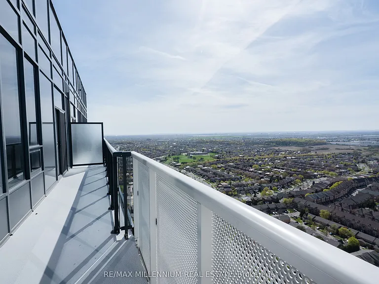 5105 Hurontario St #Penthouse 2 — Photo 23