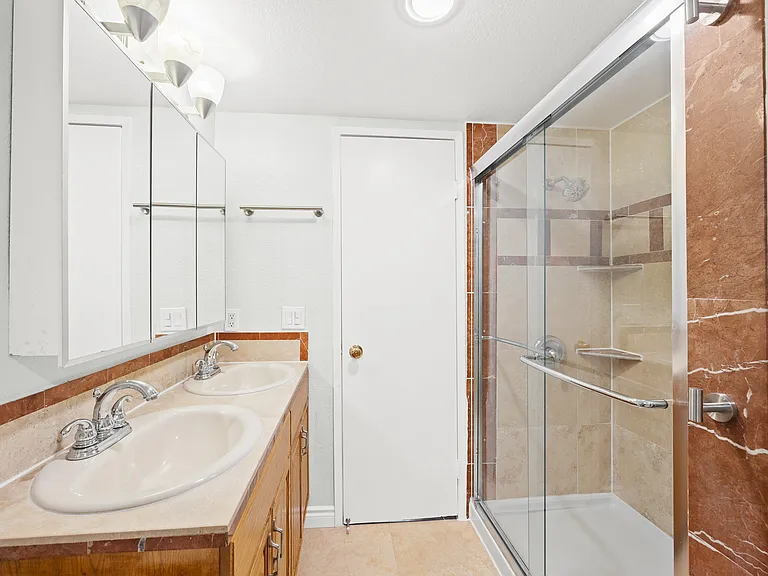 1040 S Garfield Ave — Photo 19