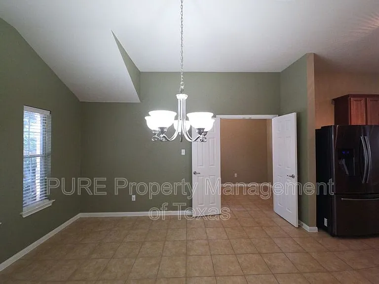 18401 Hees Ln — Photo 10