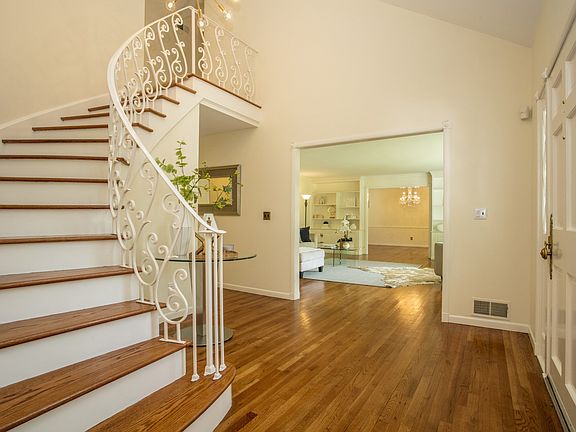 121 Hillair Circle_-_ (5).jpg