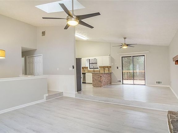 2nd image of 3405 Revere Cir