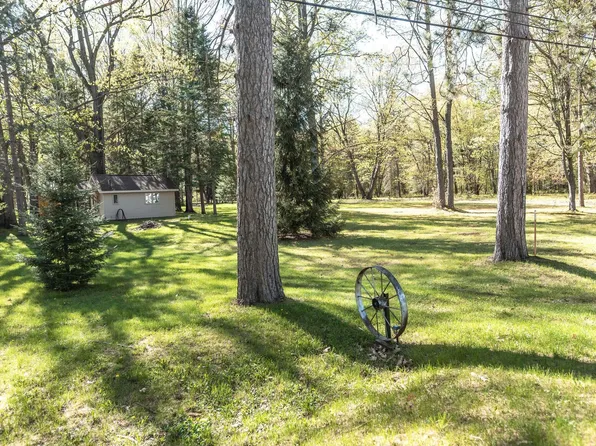 2007 N Markey Rd, Houghton Lake, MI 48629