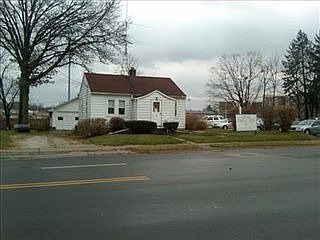 2nd image of 102 Roosevelt Rd