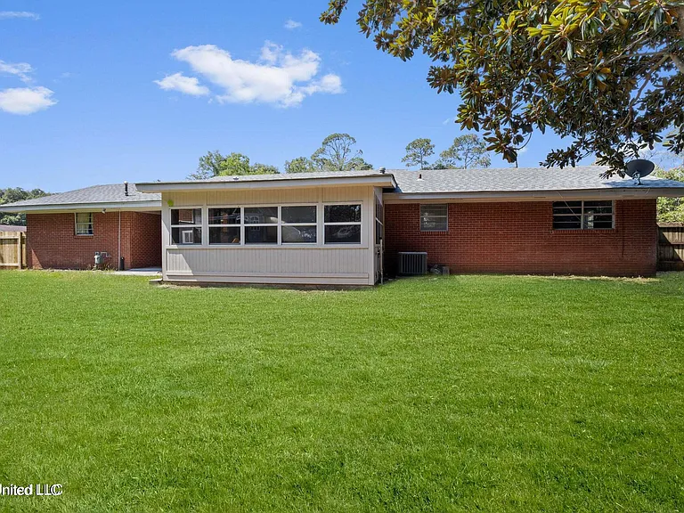 2508 Shady Ln — Photo 24