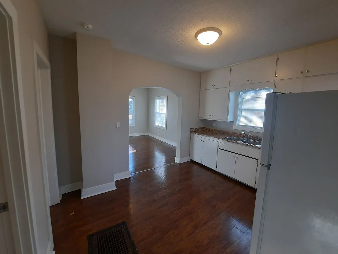 2 Bedroom, 1 Bathroom Home — Photo 3