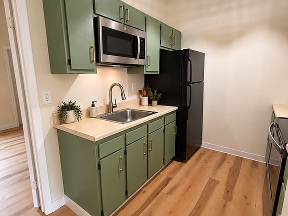 3rd image of 5 Myrtle Ave APT 2