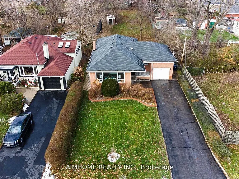 26 Frances Cres — Photo 1