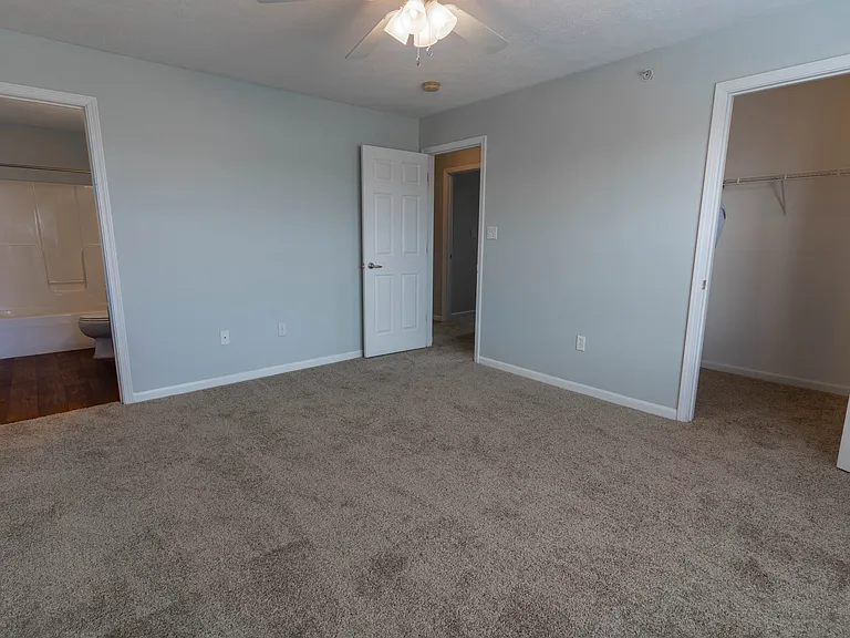 Creekside at Meadowbrook Apartments — Photo 13
