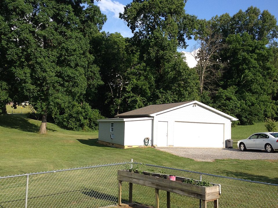 2nd image of 920 Corum Rd