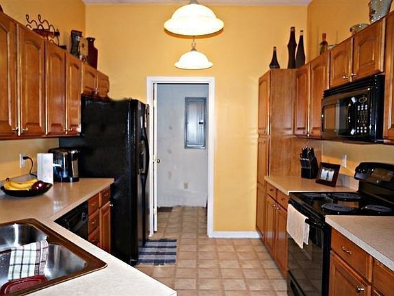 4th image of 1820 Hamilton Ct