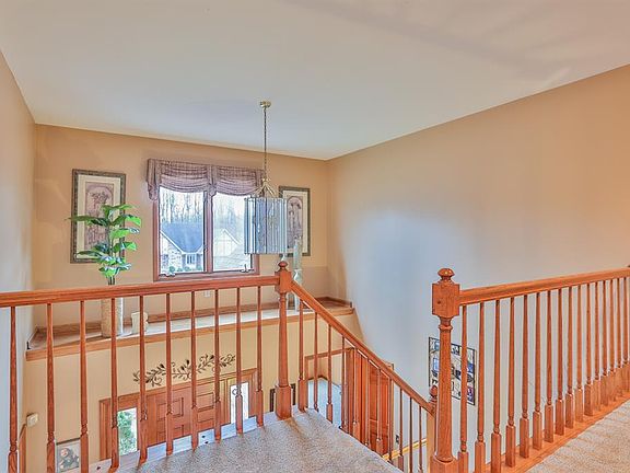 5th image of 9906 Sherwood Dr