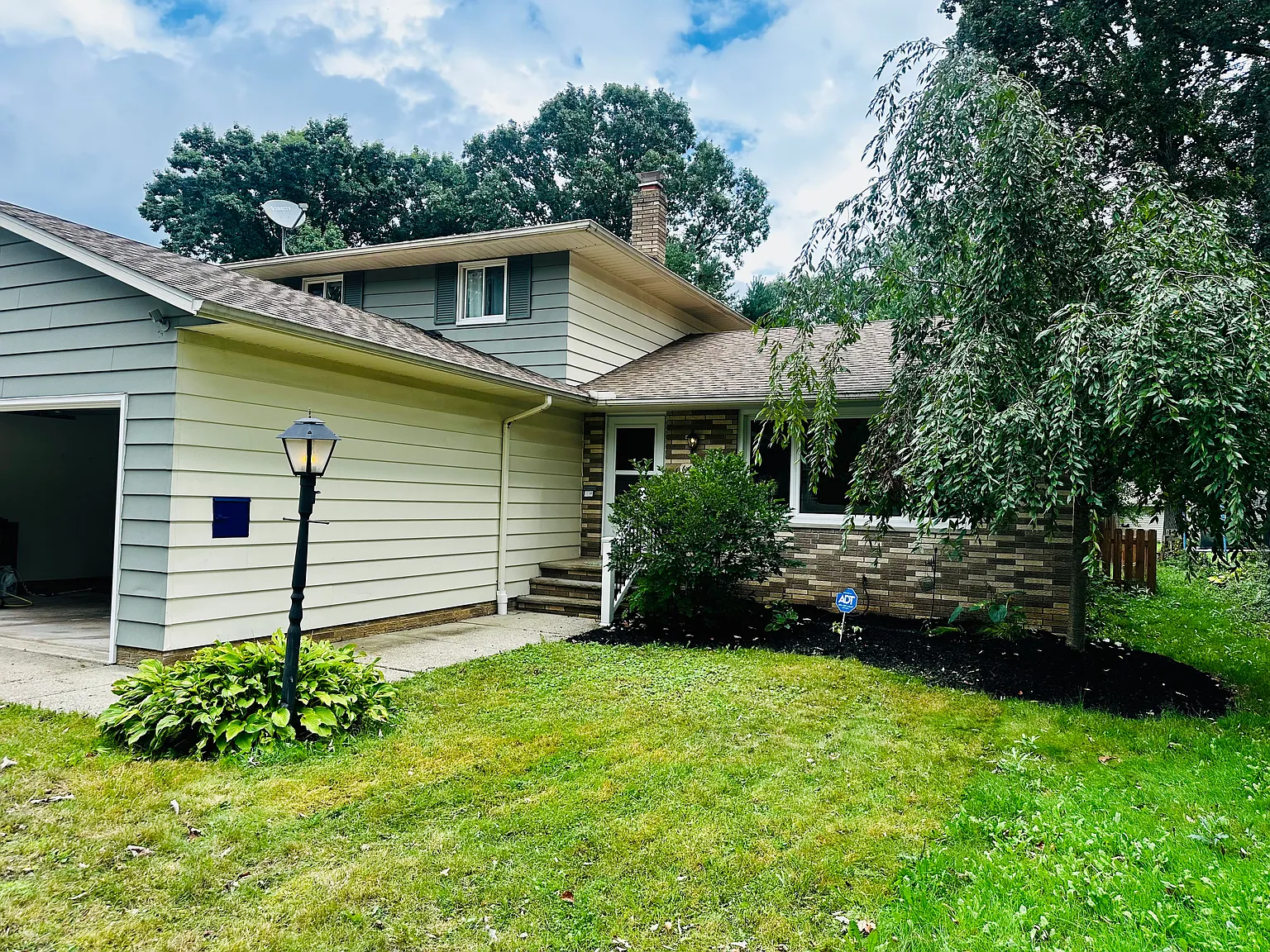 4 bed, 1860 sqft, $2,850 — Photo 1